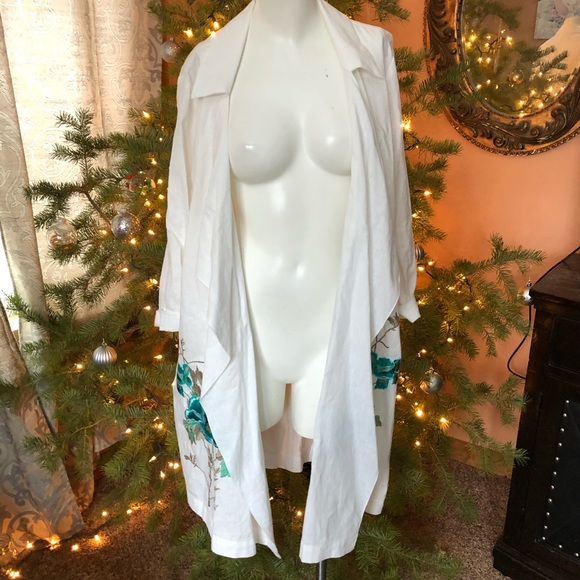 Chico’s beautiful embroidered linen long kimono - Picture 5 of 8